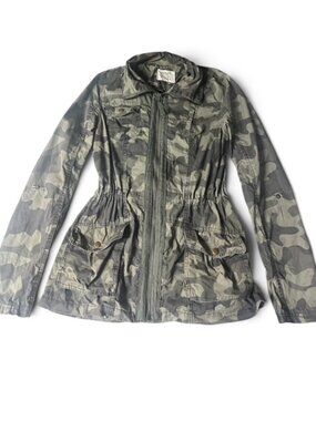 Ashley By 26 International Utility Collection Women's Small Camo Jacket